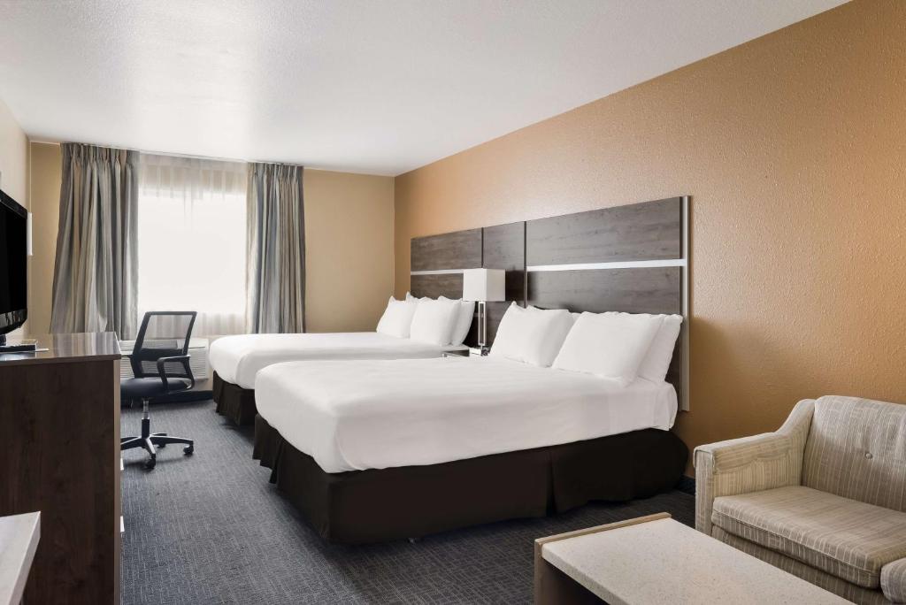 Hotel Rooms in Wells NV featuring a mobility accessible Queen Room with a comfortable bed, spacious layout, and convenient guest amenities at SureStay by Best Western Wells